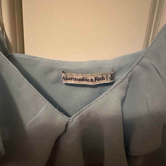 Abercrombie and Fitch light blue ruffled crop top xs - Picture 2 of 3